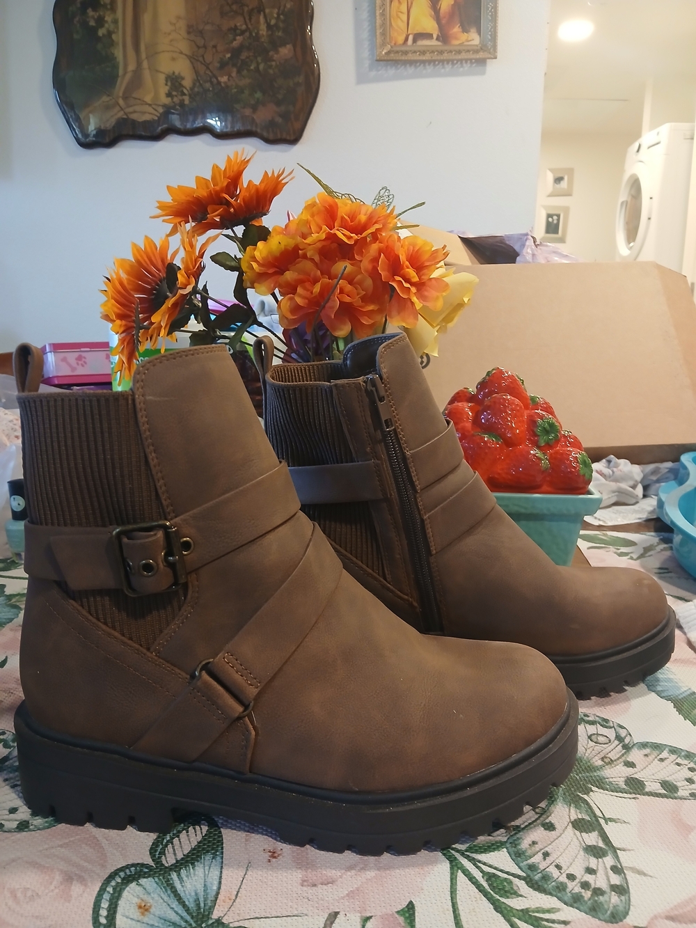BRAND:SODA SIZE 9 Brown Women's Ankle Boots with Buckle Strap